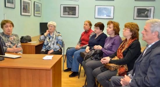 Врач-кардиолог Инной Телкова рассказала о стрессе в читательном зале городской библиотеки