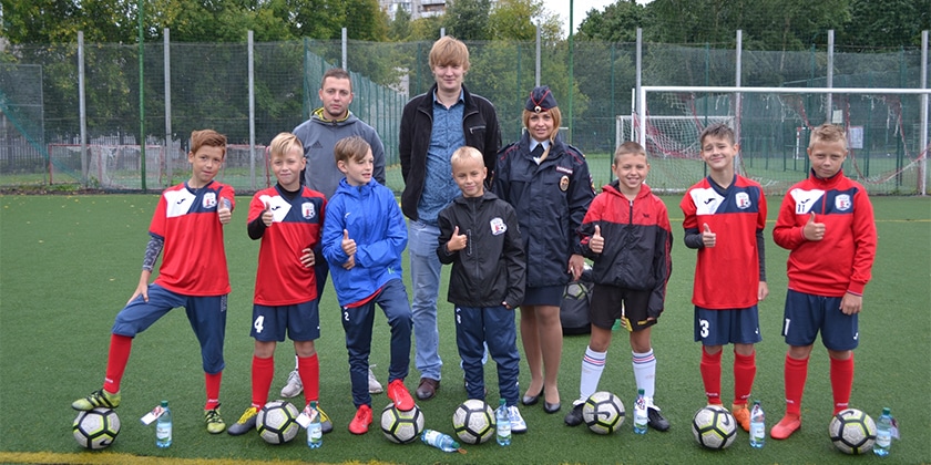 Госавтоинспекторы в Жуковском рассказали юным футболистам о правилах дорожного движения