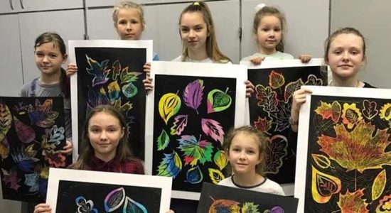 Ко Дню учителя юные художники в Жуковском открыли выставку картин