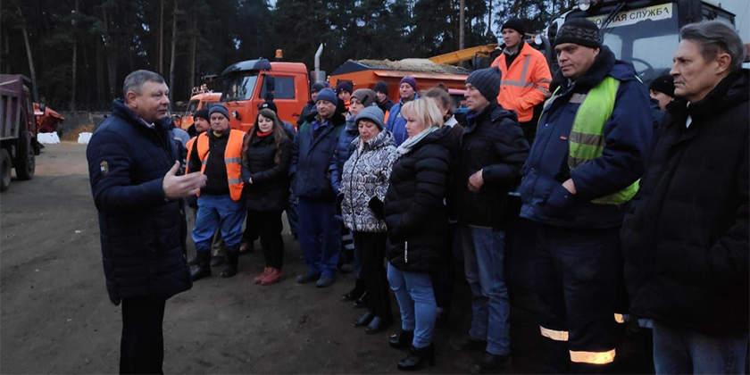Замглавы администрации Эдуард Сигалов заявил о готовности муниципальных дорожников к зиме Замглавы администрации Эдуард Сигалов заявил о готовности муниципальных дорожников к зиме