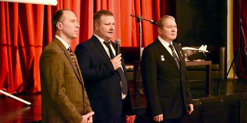 В театре «Стрела» состоялся «Урок героев» для жуковских школьников В театре «Стрела» состоялся «Урок Героев» для жуковских школьников