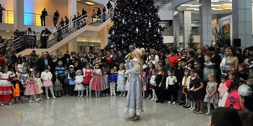 Дети из малообеспеченных семей поедут на новогодние елки и посмотрят ледовое шоу Дети из малообспеченных семей поедут на новогодние елки и посмотрят ледовое шоу