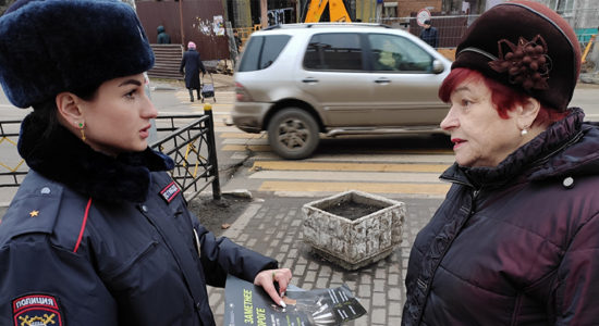 В Жуковском пешеходов проинформировали о правилах безопасного перехода