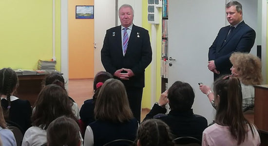 Герой России Александр Крутов рассказал жуковским школьникам о палубной авиации