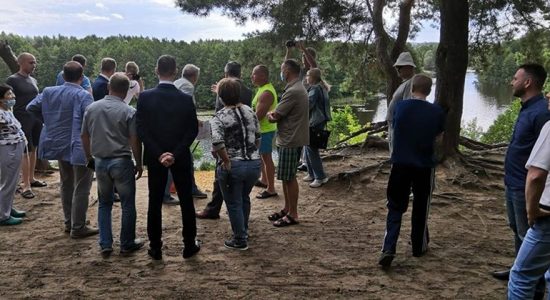 Мусор с берегов озера Генеральское будут убирать силами двух муниципалитетов