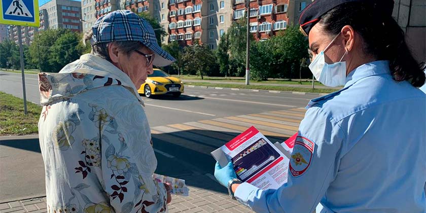 Госавтоинспекторы провели с пешеходами профилактические беседы во время рейда на улице Гудкова Госавтоинспекторы провели с пешеходами профилактические беседы во время рейда на улице Гудкова