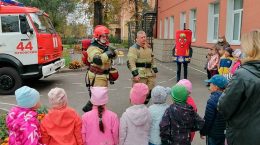 Сотрудники МЧС и Госпожнадзора провели занятие для воспитанников детского сада № 1