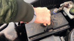 В Жуковском полицейские задержали подозреваемого в краже аккумулятора