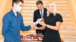 Во Дворце культуры состоялось торжественное вручение паспортов юным жуковчанам