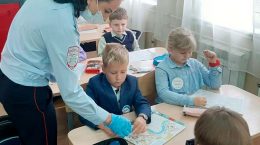 Сотрудники Госавтоинспекции провели занятие в лицее № 14