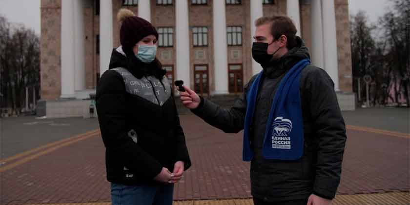 Активисты жуковского отделения ЕР провели блиц-опрос о материнстве и детстве
