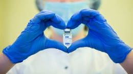 В поликлинике ЦАГИ делают прививку от коронавируса всем желающим горожанам