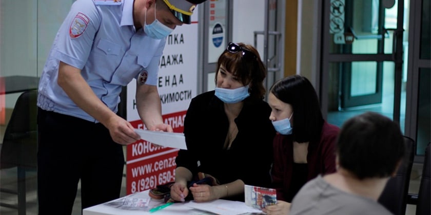 В Жуковском посетителям МФЦ напомнили о правилах дорожного движения