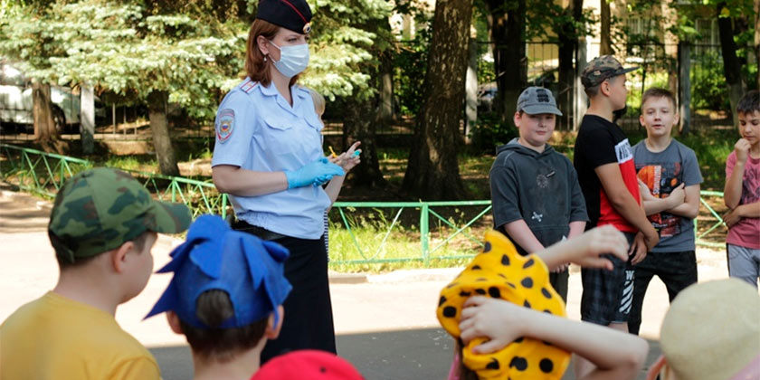 В Жуковском полицейские провели урок правовой грамотности для детей из летнего лагеря