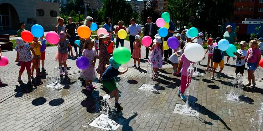 В сквере на пересечении улиц Молодёжной и Королёва состоялся официальный запуск нового фонтана
