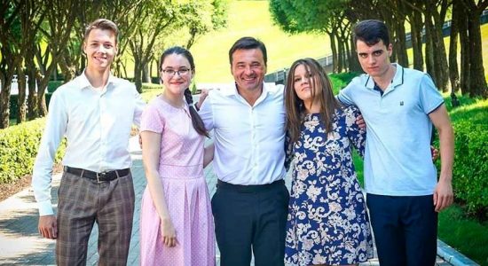 Губернатор Московской области Андрей Воробьев поздравил стобалльников