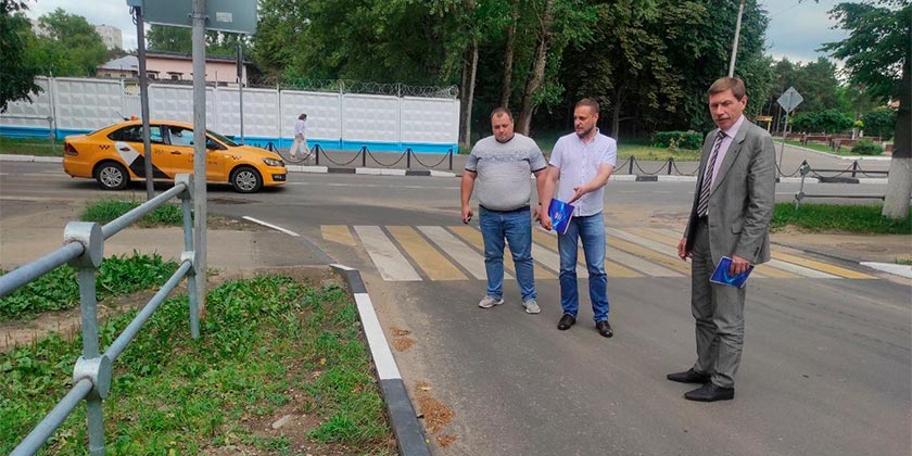 Жуковские единороссы проверили ремонт участка дороги на улице Маяковского