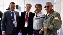 Глава города оценил книгу специалиста в области воздушной съемки «Глубокое погружение в небо»