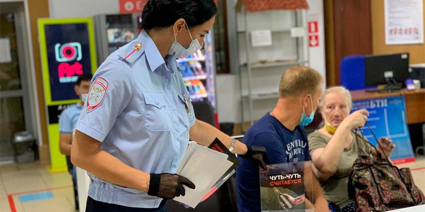 Госавтоинспекция провела акцию в городском МФЦ