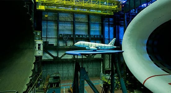 исследуют самолет SSJ 100 на бафтинг