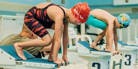 Пятилетняя Арина Никулина и семилетний Даниил Сосновский из Жуковского установили рекорд России по плаванию среди детей