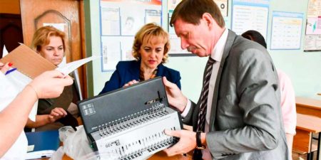 Жуковские единороссы вместе с представители администрации проверили готовность школ к новому учебному году