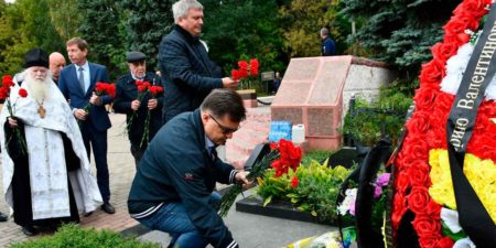 Память жертв теракта в школе Беслана почтили на Быковском мемориальном кладбище