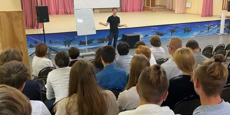 Выпускник лицея № 14 рассказал старшеклассникам, как попасть на стажировку в Яндекс Выпускник лицея № 14 рассказал старшеклассникам как попасть на стажировку в Яндекс