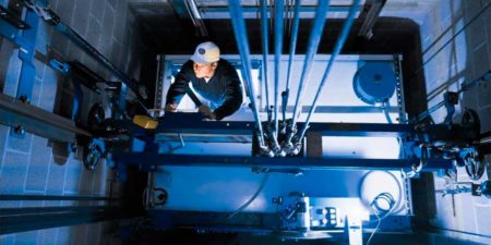 Жители Жуковского стали меньше жаловаться на неисправность лифтового оборудования