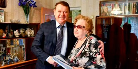 Глава города поздравил педагогов с профессиональным праздником — Днем учителя Глава города поздравил педагогов с профессиональным праздником - Днем учителя