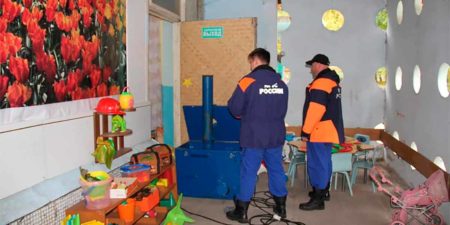 Спасатели отряда «Центроспас» просушили помещения затопленного детского сада № 30 в Жуковском Спасатели отряда "Центроспаса" просушили помещения детского сада № 30 в Жуковском