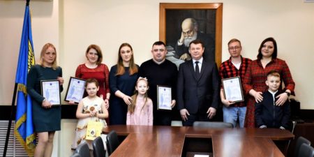 Свидетельство о праве на получение социальной выплаты для улучшения жилищных условий вручено 4 молодым семьям жилье