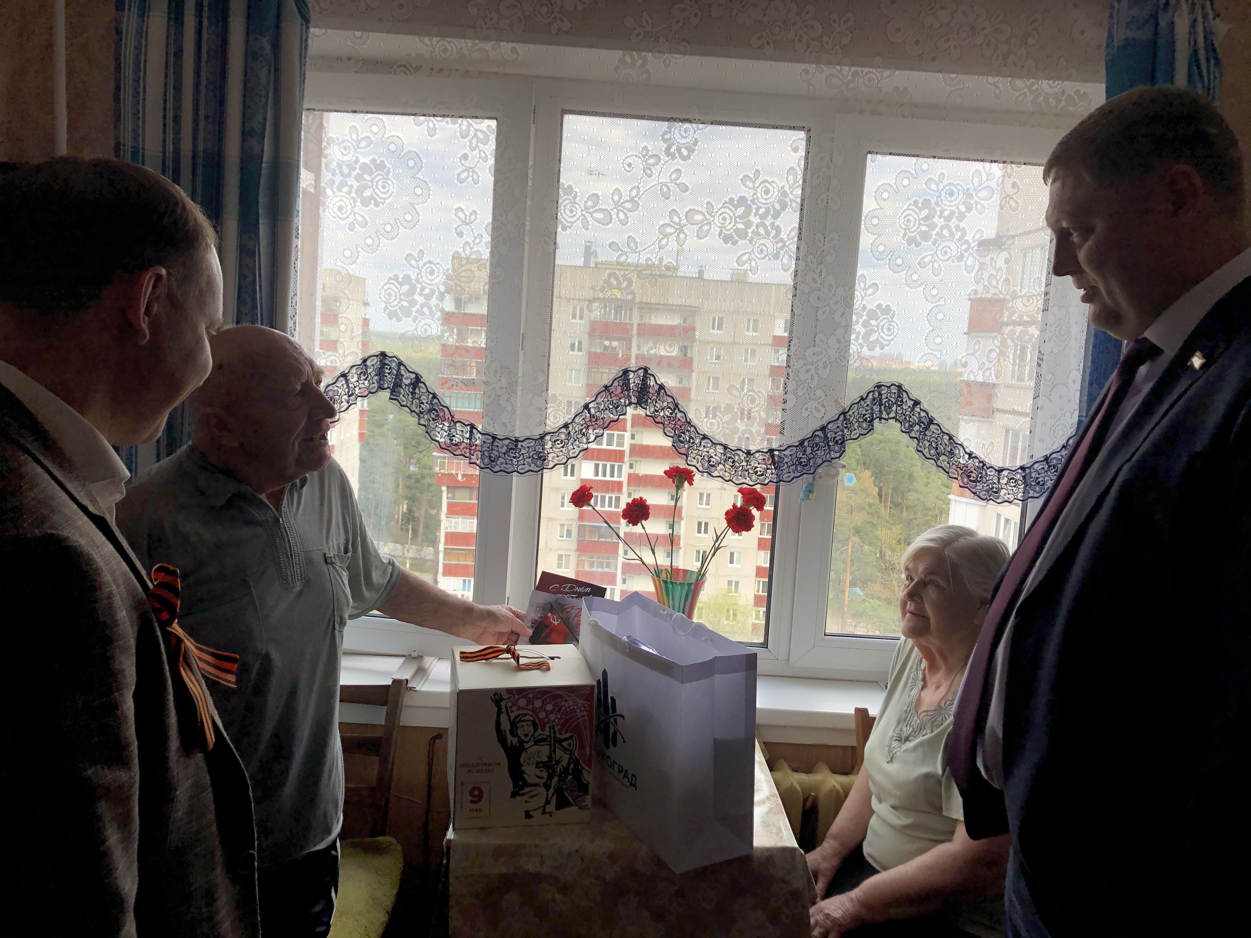 УК «Наукоград» поздравил ветеранов Великой Отечественной войны наукоград
