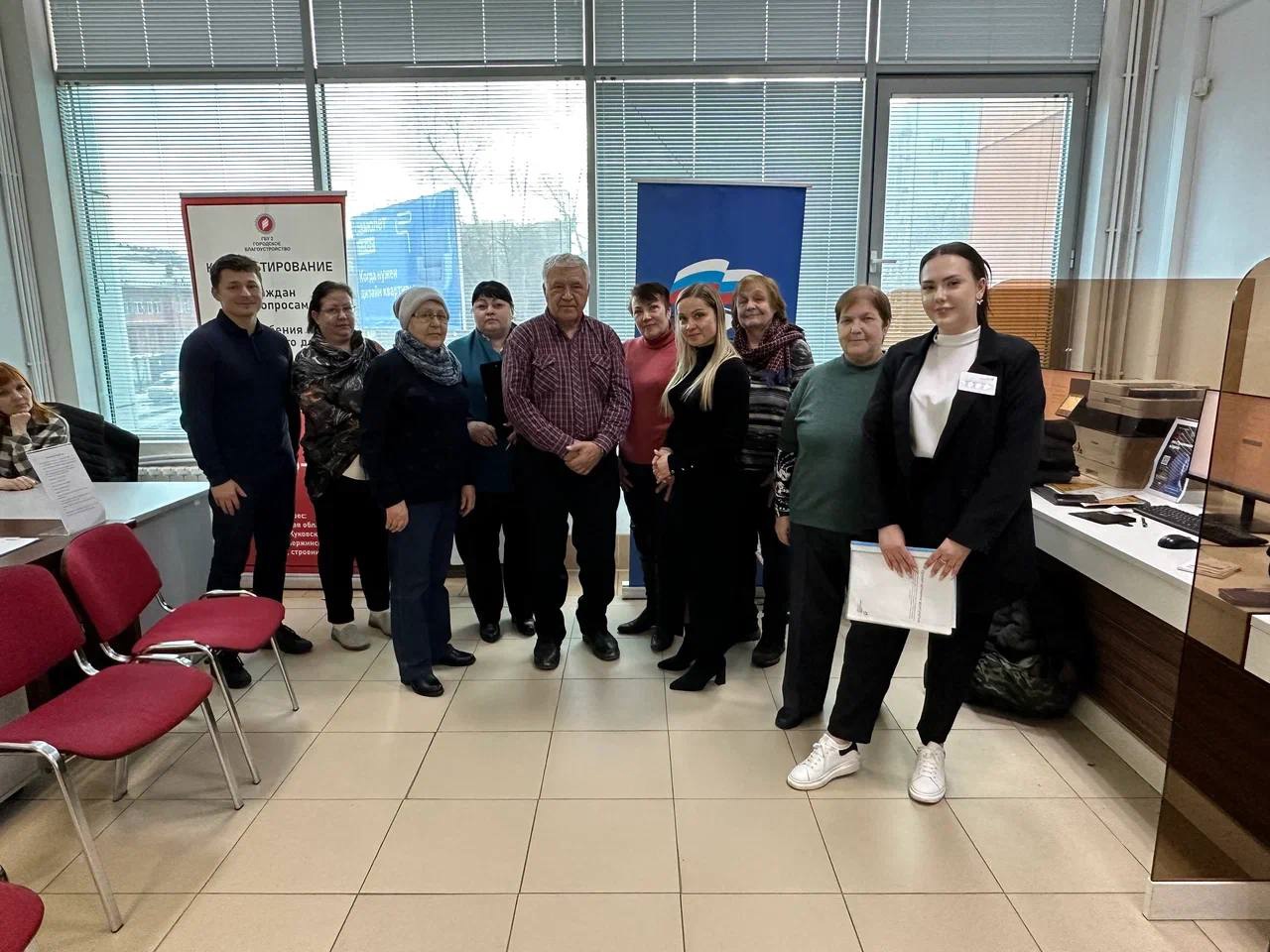 Активисты партийного проекта «Цифровая Россия» организовали обучение людей старшего поколения по работе с порталом государственных услуг.