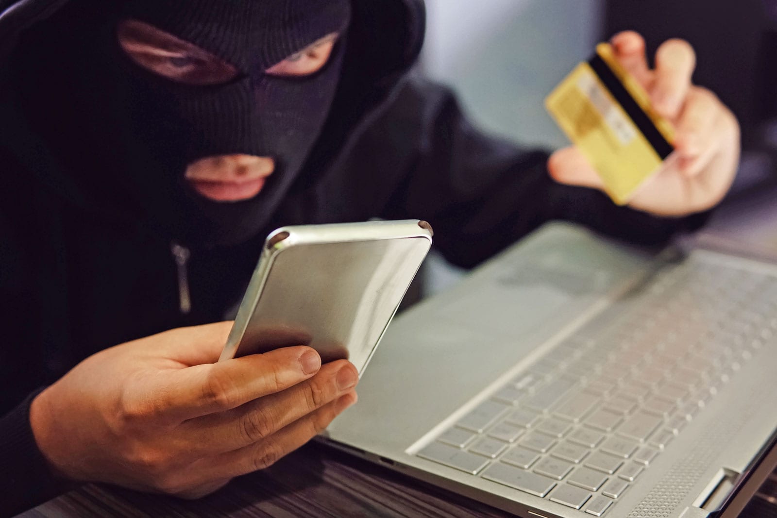 Полицейские из Жуковского задержали мужчину, подозреваемого в серийном мошенничестве в отношении пенсионерок 263