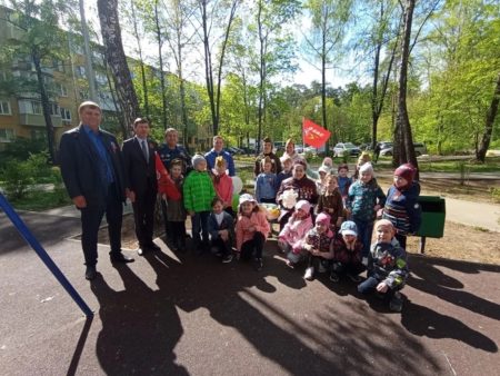 Поздравляем наших дорогих ветеранов с Днем Победы! радуга1